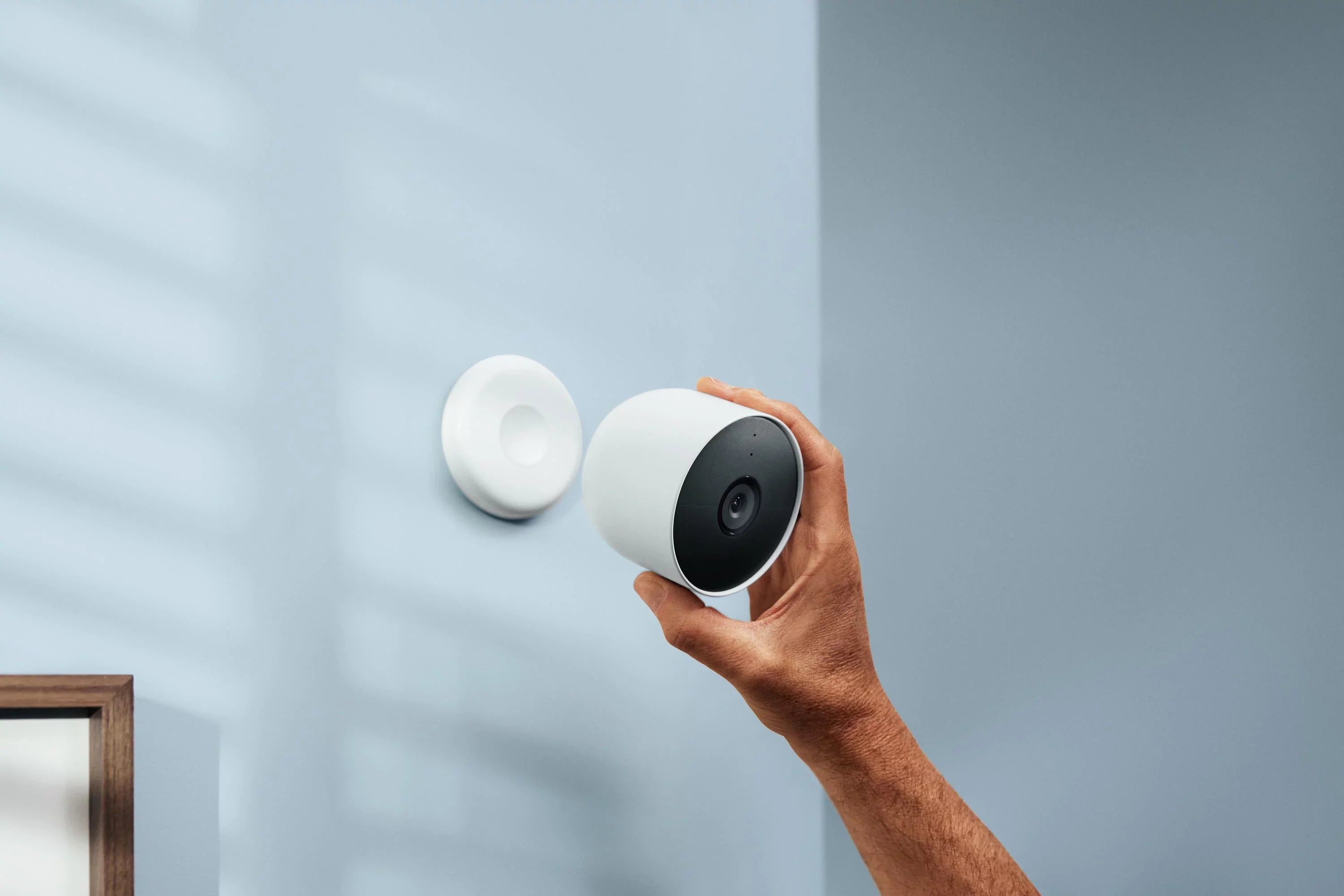 Stylish Nest Camera (outdoor or indoor, battery) 1pk White