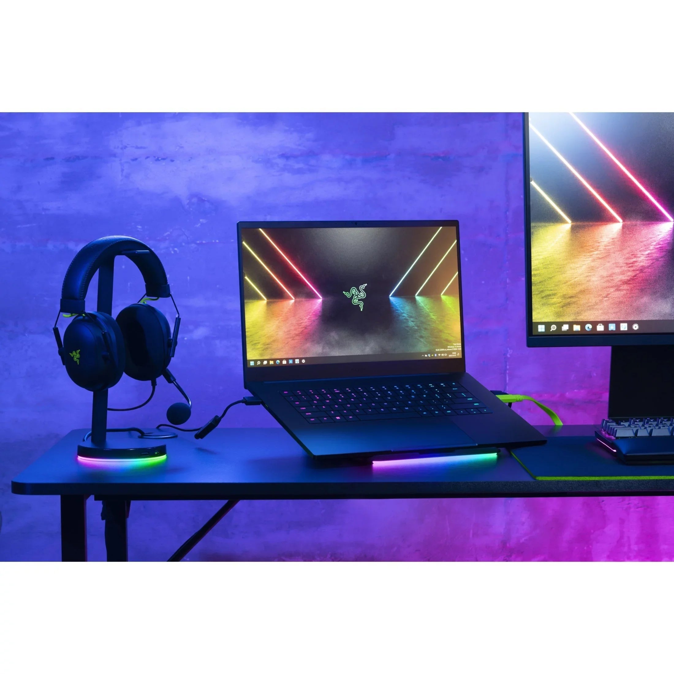 Razer Blade 15 Advanced Edition 15.6" 4K UHD Gaming Laptop, i9 i9-12900H, NVIDIA GeForce RTX 3080 Ti 16 GB, 1TB SSD, Windows 11 Home