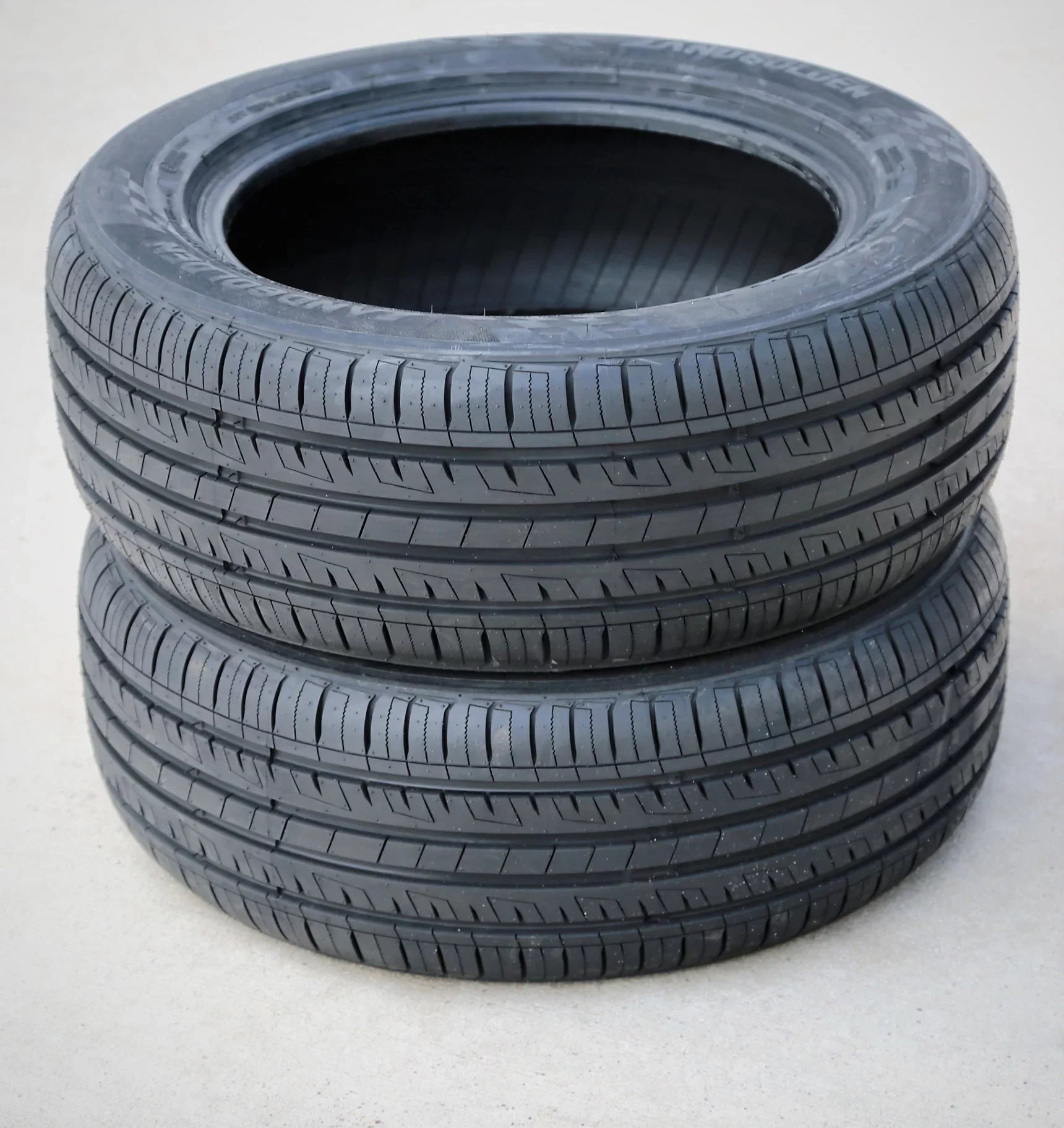 Landgolden LG17 195/55R15 85V Performance Tire Fits: 2007-08 Honda Fit Sport, 1999-2000 Honda Civic Si