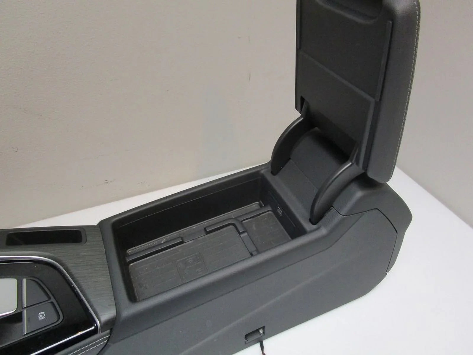 Stylish Pre-Owned 2021 Audi AllRoad Black Floor Center Console Assembly OEM (Good)