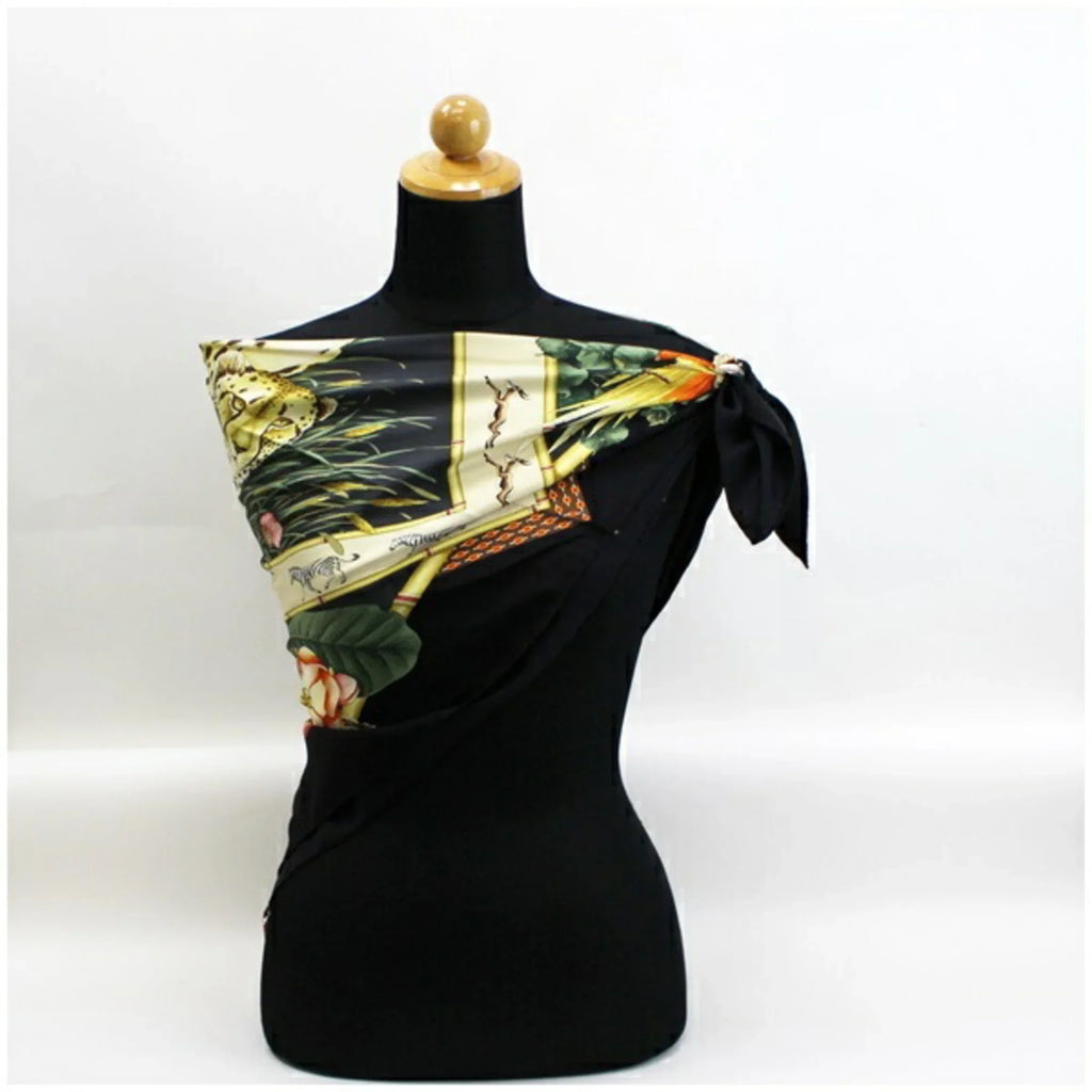 Stylish Pre-Owned Salvatore Ferragamo Scarf Muffler Leopard Print Black Women's Panda Animal (Good)