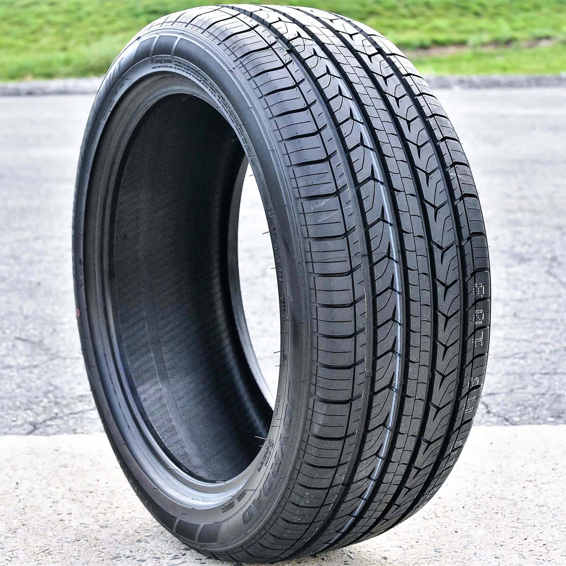 Set of 4 (FOUR) Joyroad Grand Tourer H/T 235/50R19 99V A/S All Season Tires Fits: 2018-19 Chevrolet Equinox Premier, 2020-23 Chevrolet Equinox LT - Exclusive Design
